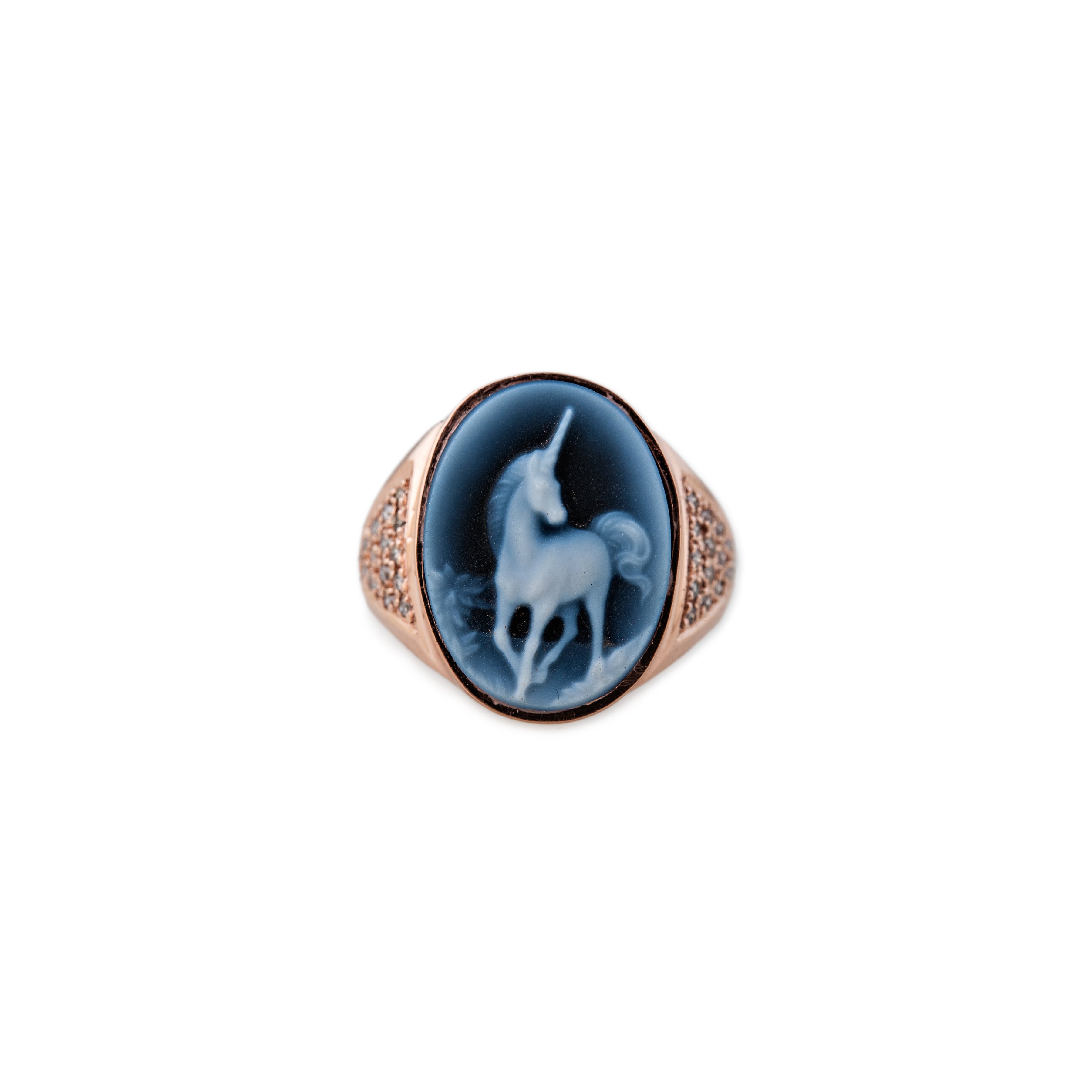 CARVED AGATE UNICORN CAMEO RING