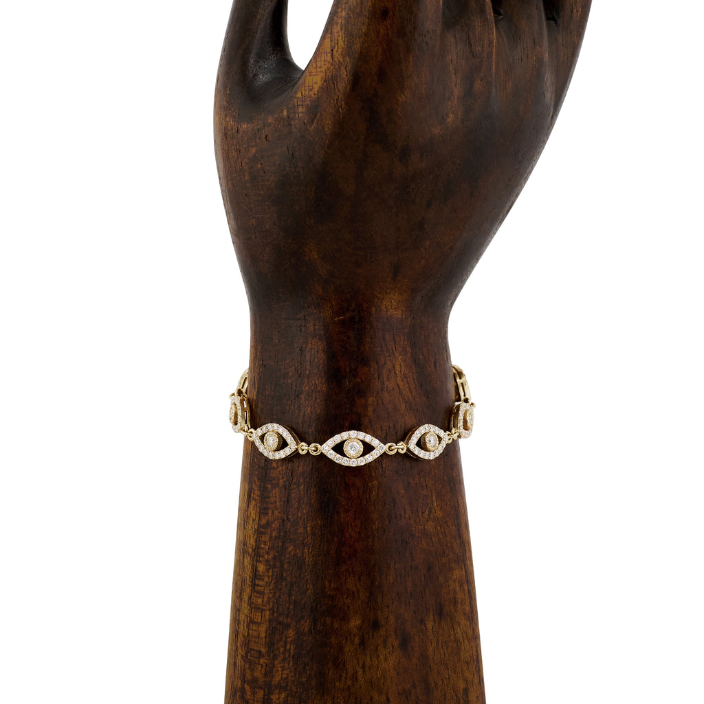 Pave + Diamond Center Open Eye Bracelet